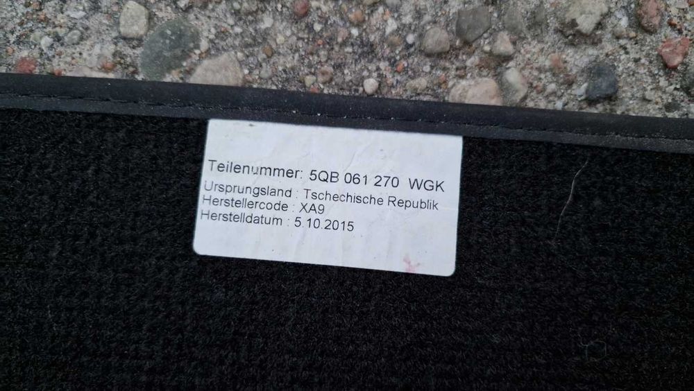 VW TOURAN II 5T 16- Orginalne Dywaniki Welurowe