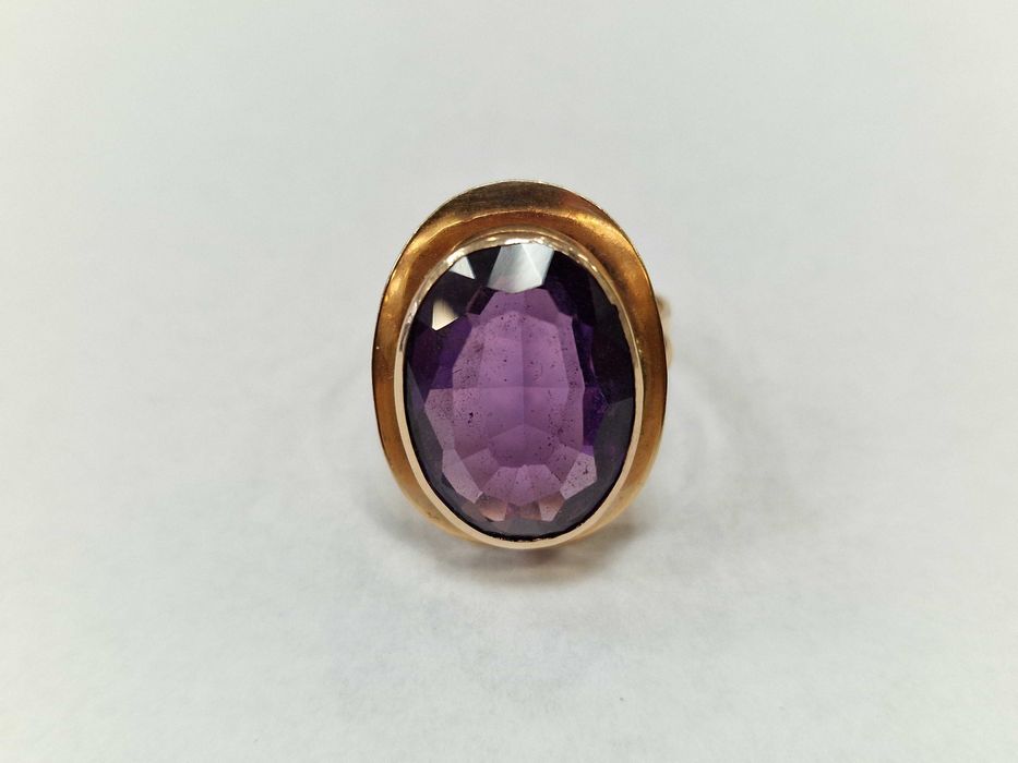 Złoty pierścionek/ ~ 750/ 7.10 gram/ R13/ Ametyst/ praca ręczna