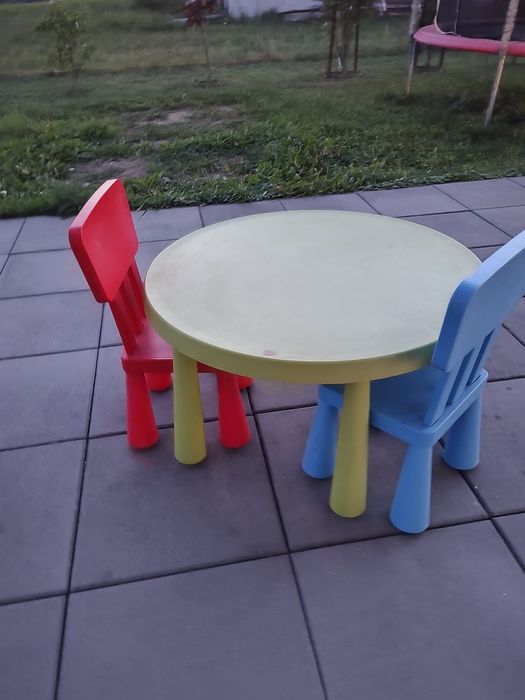 Stolik i krzesełka dziecięce