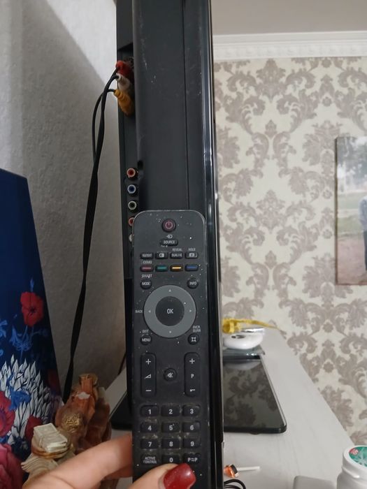 Висота телевізора 67см, ширина 104см