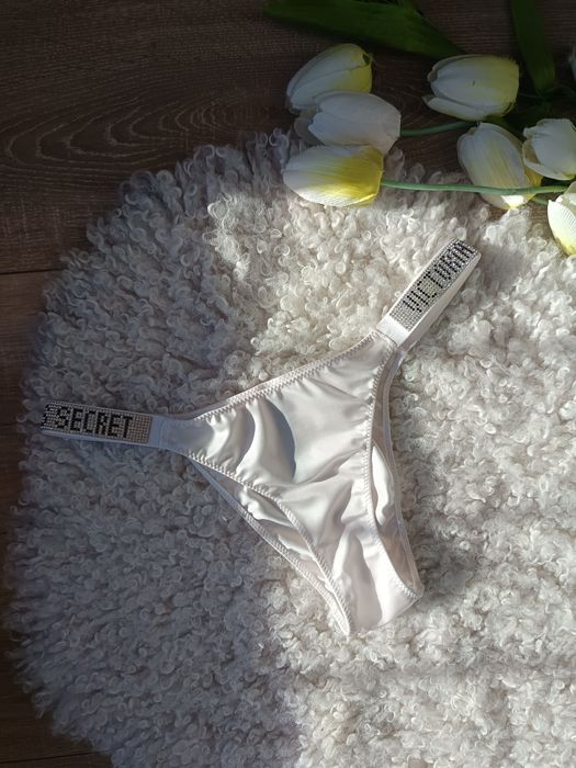 majtki Victoria Secret M z ozdobnymi paskami