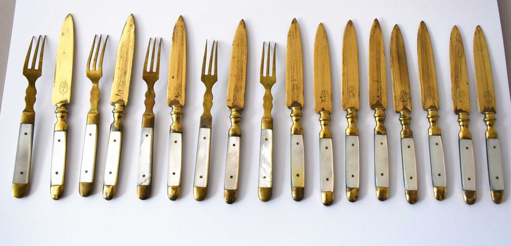 Zabytkowe sztućce do owoców