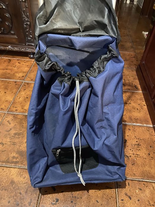 Carrinho compras com rodas