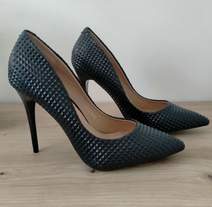 Eleganckie szpilki wytłaczany wzór Belluci