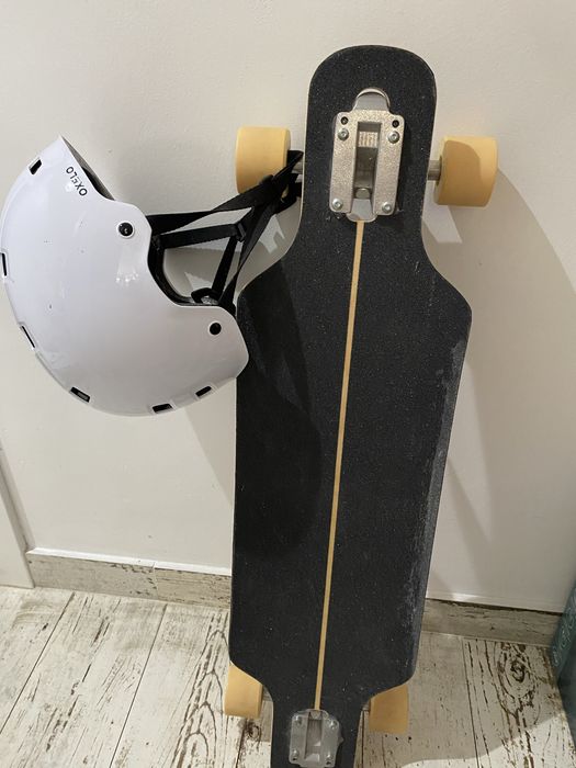 Vendo skate com capacete