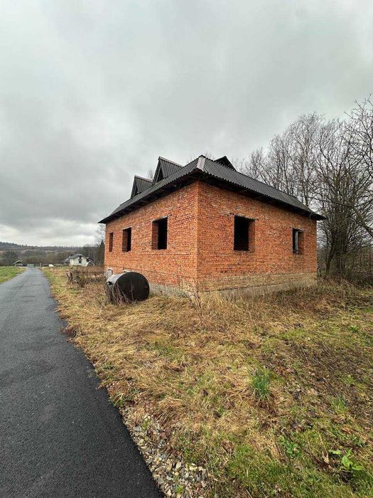 Продається незавершений цегляний будинок площею 180 м² 15 км від Івано-Франківська.