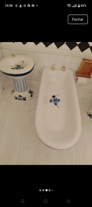 Conjunto casa de banhofe casa de bonecas  em porcelana
