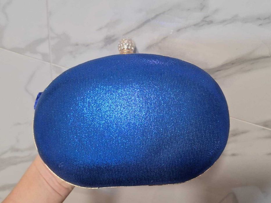 wizytowa torebka mini niebieska z kamieniami