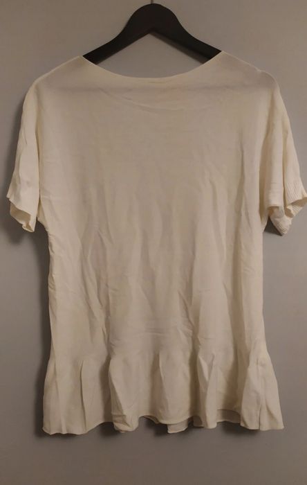 Bluzka sweterkowa z falbanką firmy E-woman