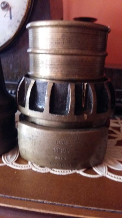 Prowadnica-sikawka strażacka z epoki mosiądz-miedz.