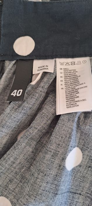 Saia Preta com bolinhas brancas e bolsos laterais, Tam 40