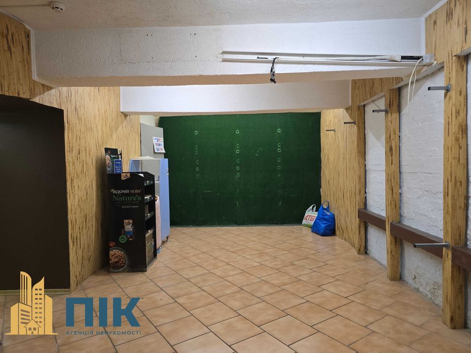 Без%! 110 м2,  підвальне приміщення (цоколь), є два фасадні входи.