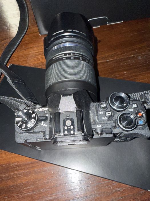 KIT Olympus OM-D E-M5 Mark II + Lente + FLASH + 4 BATERIAS + carregador duplo