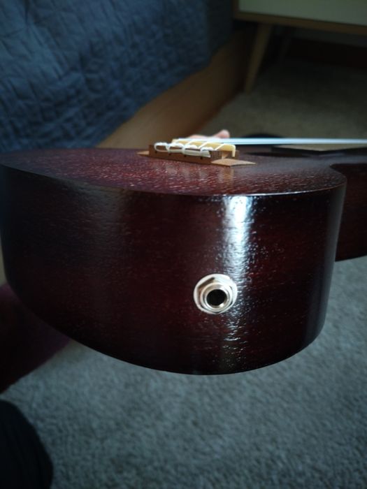 Ukulele concerto eletroacústico MAKALA