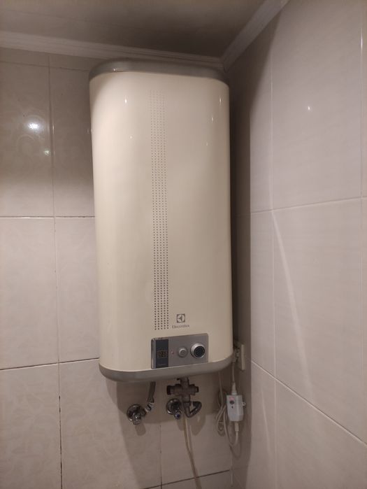 Водонагрівач "Electrolux"