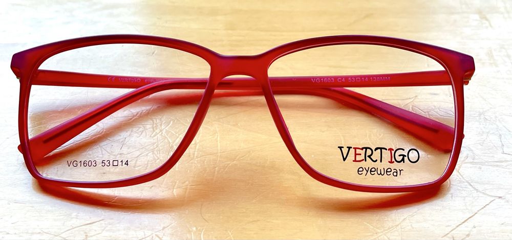 Eleganckie oprawki  VERTIGO Eyewear – wybierz swój idealny model!