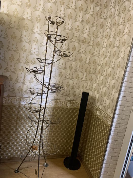 Продаю ковану підставку для кімнатних рослин