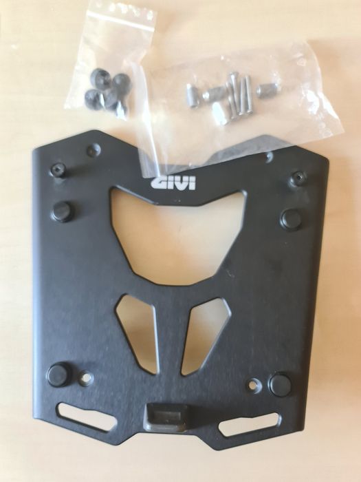 BASE GIVI M8A / M8B - Monokey
Trekker Rack.