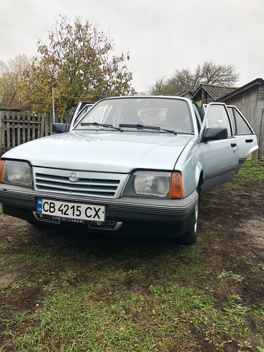 Опель Аскона на полном ходу
