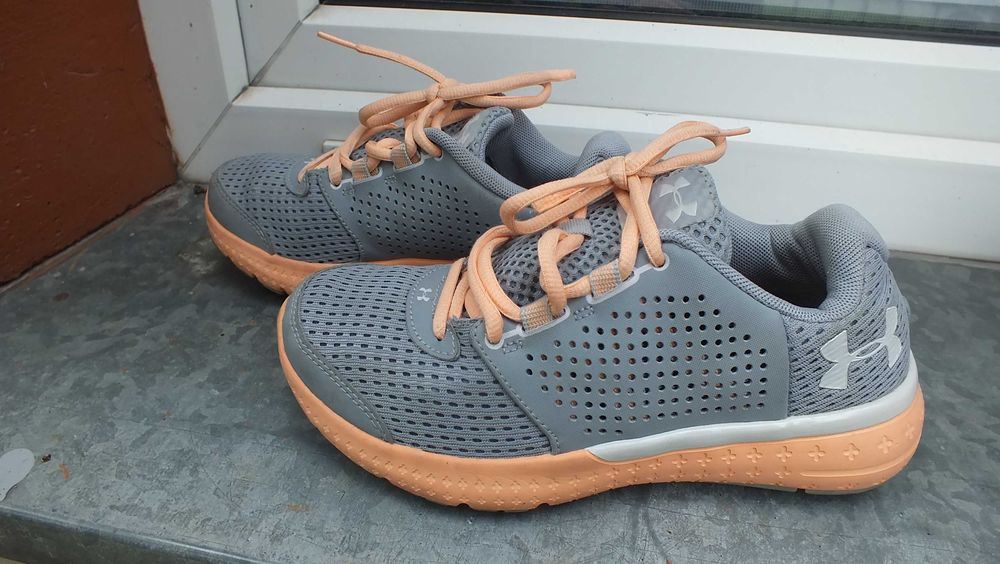 Super buty sportowe marki Under Armour w roz 37,5
