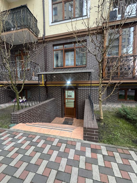 Приміщення з ремонтом та окремим входом