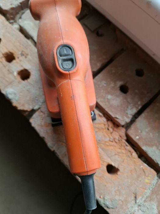 Вібраційна шліфувальна машина Black+Decker KA300