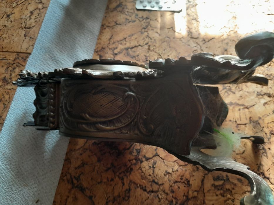 Stary zegar nakręcany z mosiadzu