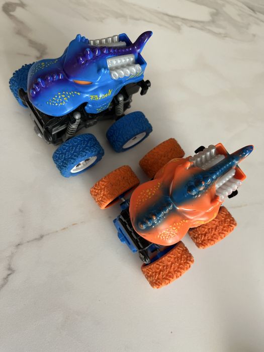 Дитячі іграшки (машинки)