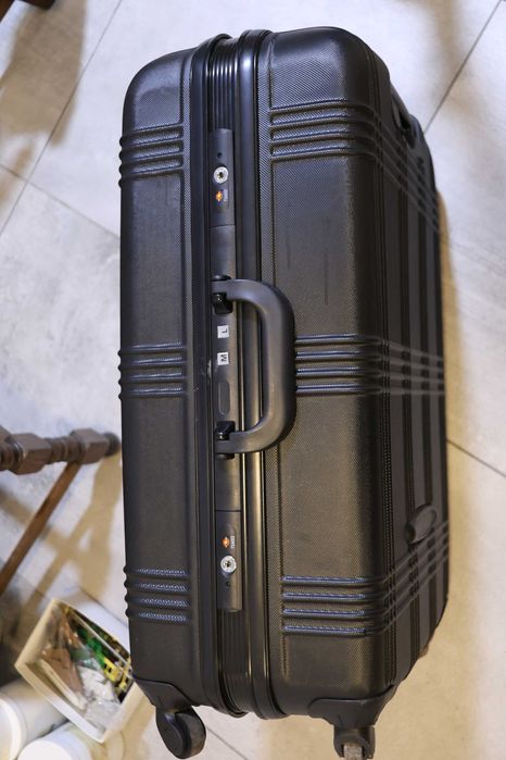 Чемодан  на 4-х колесах