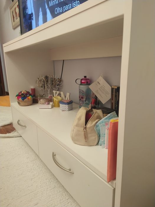 Aparador de televisão c/arrumação