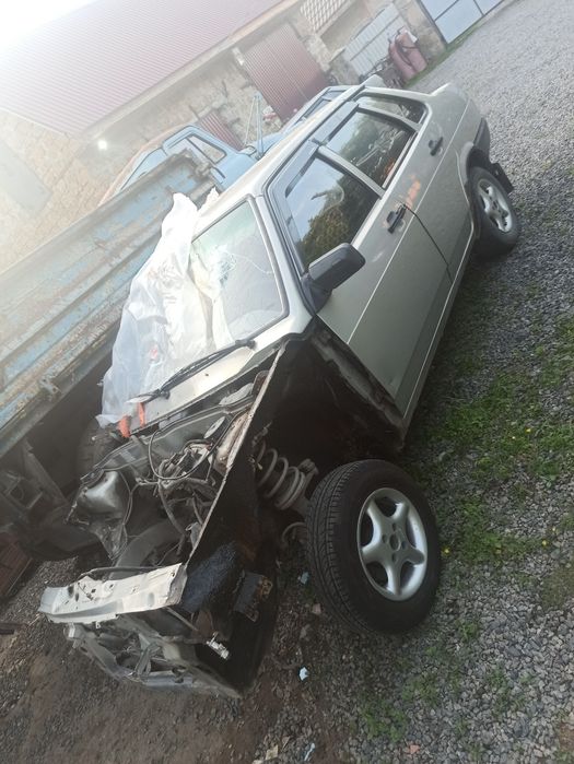 Кузов частинами на ваз 21099