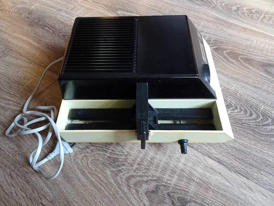 CARL ZEISS Projektor półautomatyczny do przeźroczy