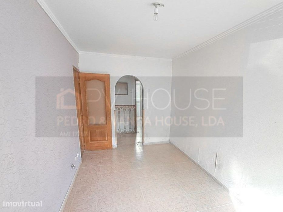 Apartamento T2 Benfica Rua Actriz Maria Matos n15 R/c