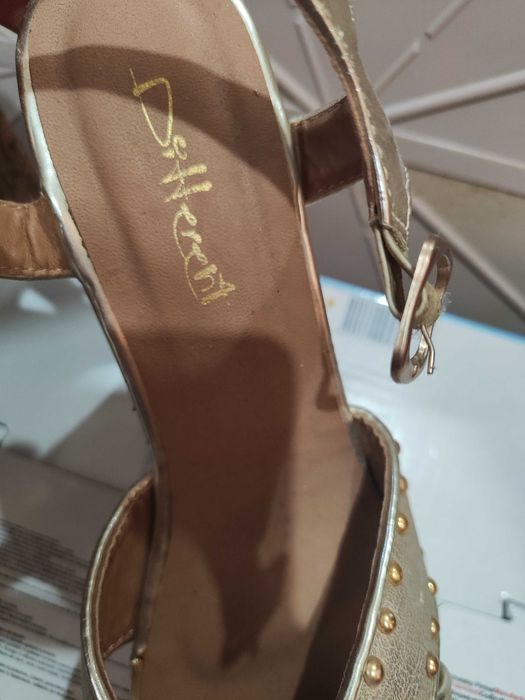 Sandália como novas