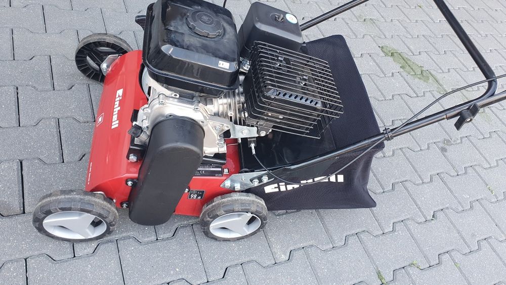 Wertykulator spalinowy