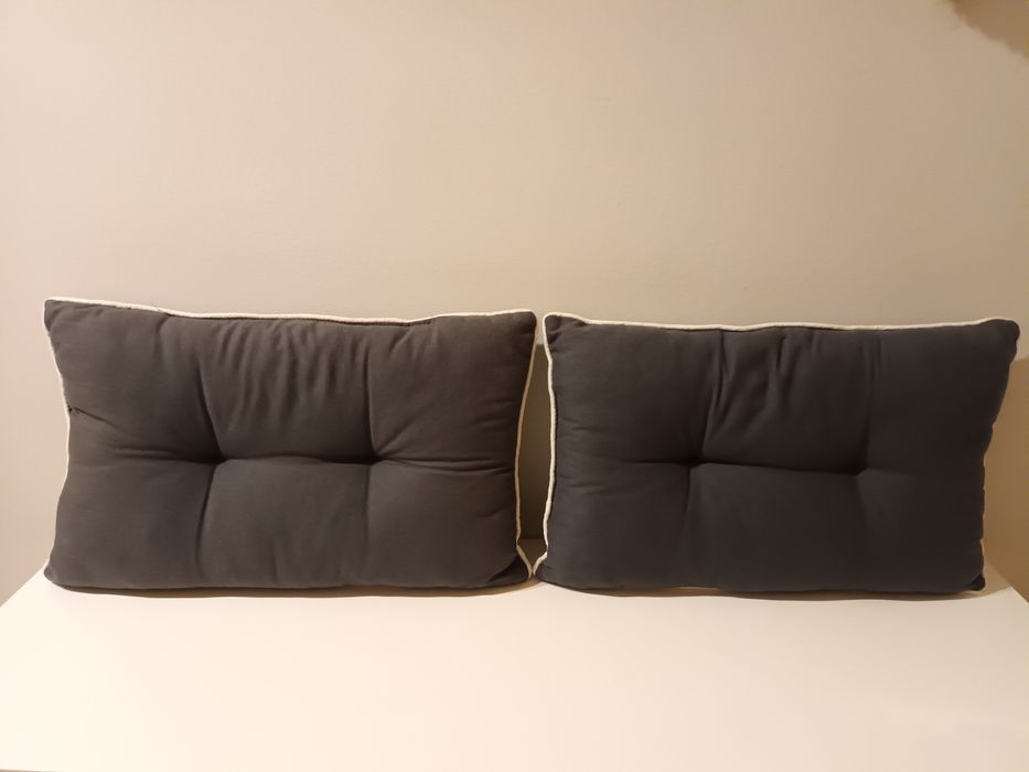 Duas almofadas cinza escuro novas