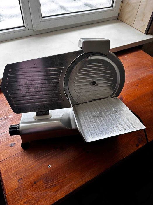 Італійський слайсер DOM 250, ніж 25 см, робочий