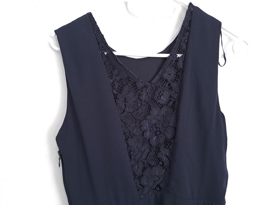 Sukienka wizytowa midi granatowa z koronką