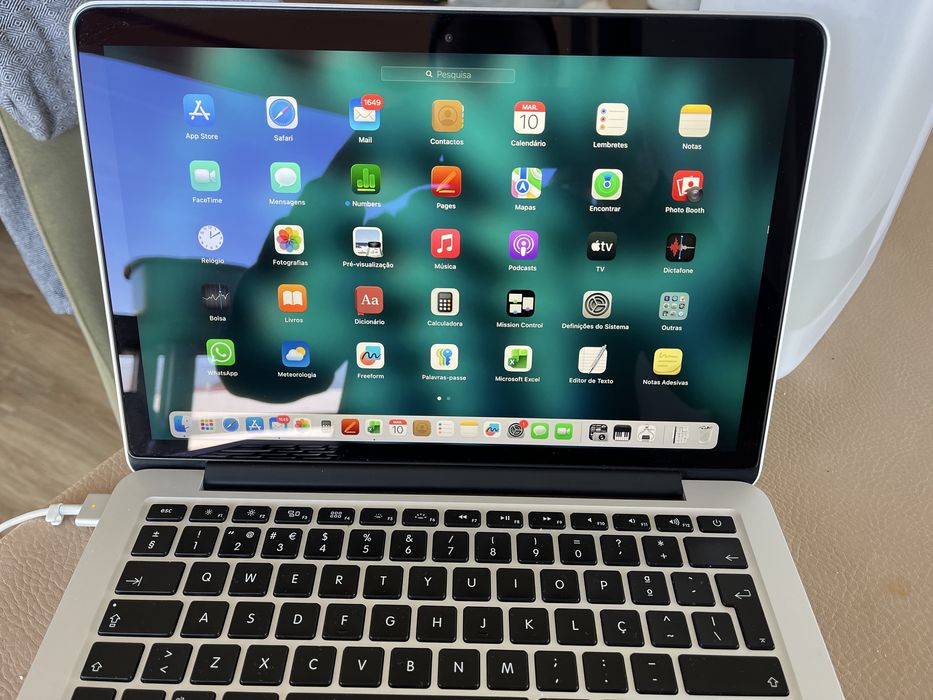 Macbook pro 13 Retina 2015 1TB 8gb ram