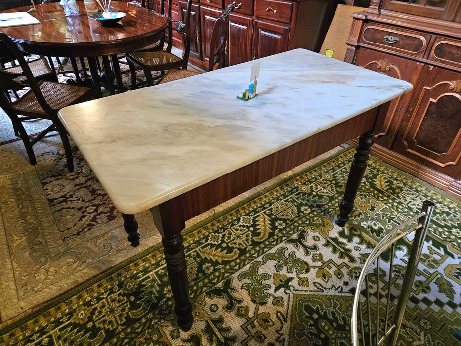 Mesa antiga em madeira maciça com tampo em pedra - Bom