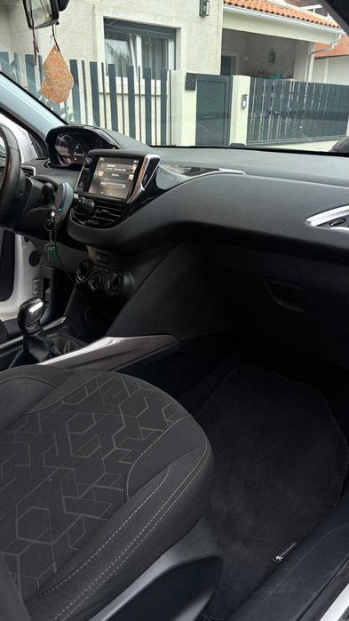 PEUGEOT 2008 1.2 PureTech 82 style(2015)