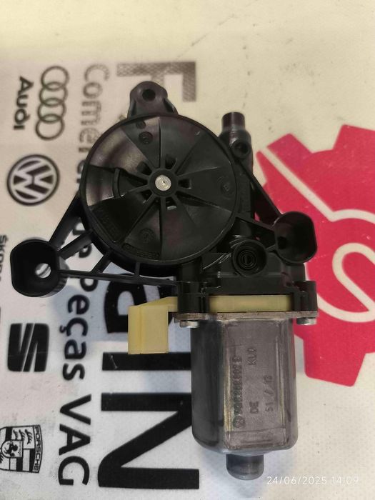 Motor Vidro Frente Esquerdo AUDI A3 2.0 TDI (110 kW / 150 cv) [04.2012 - 12.2017] 5Q0959802 (OEM) | S850202100 (OEM)