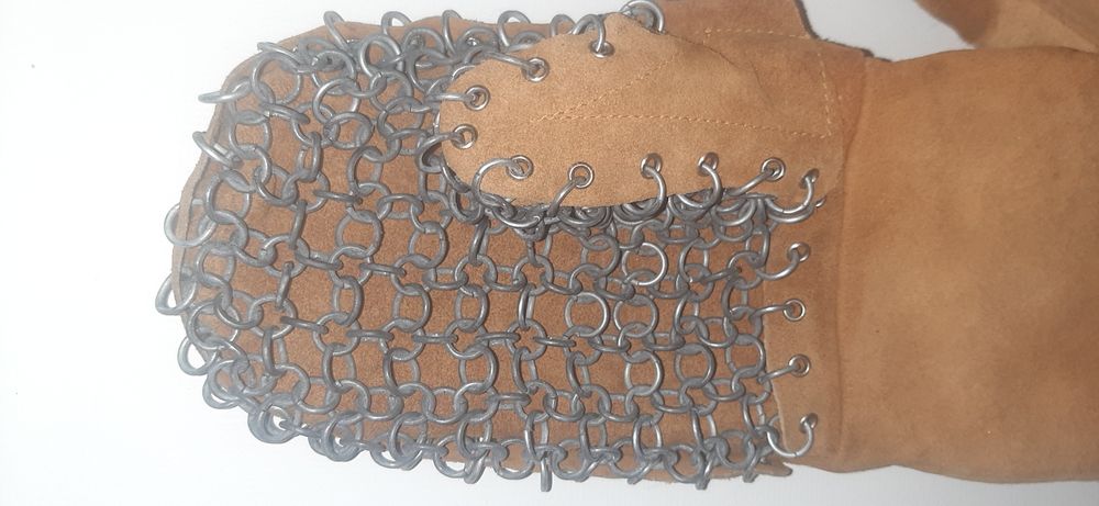 Manápula de Couro 
Forro de tecido isolante,