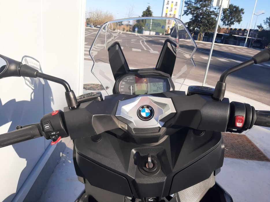 BMW - C 400 X   (como nova)