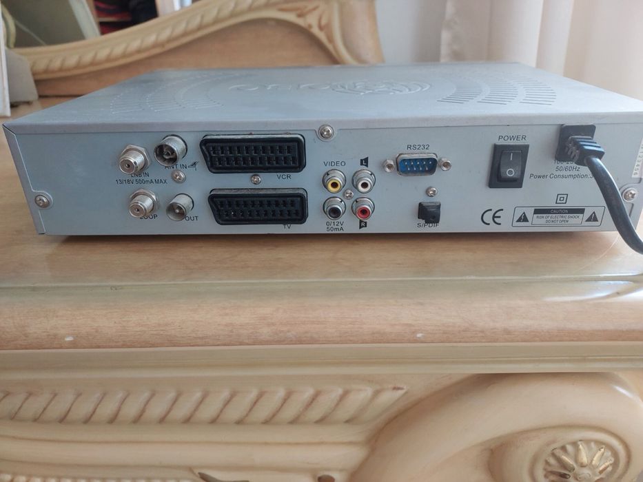 Цифровий супутниковий тюнер Globo 7010A