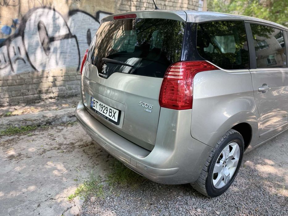 Пежо 5008 1.6 diesel в отличном состоянии
