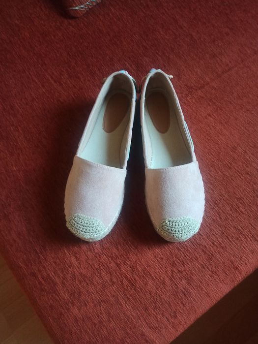 Śliczne blado różowe espadryle