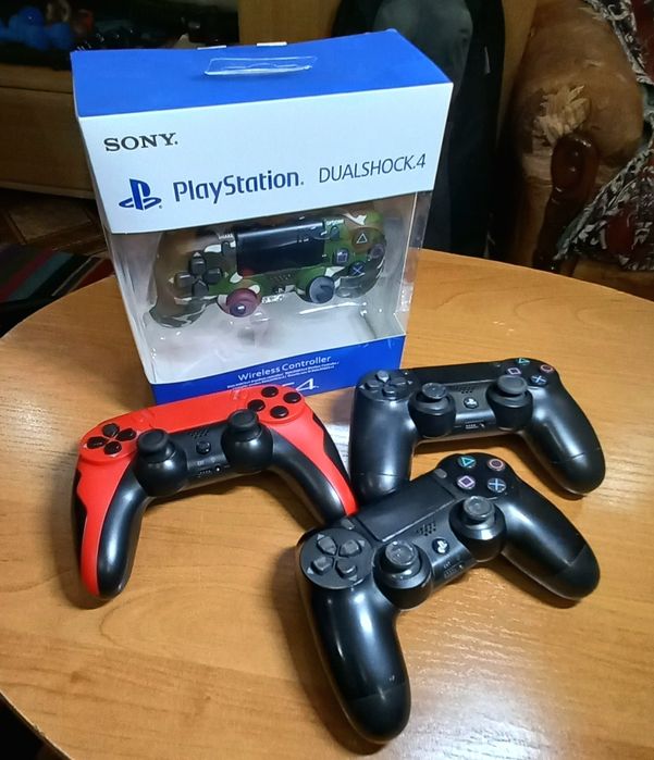 PlayStation 4 Slim 1TB + 4 геймпади + GTA V & Call of Duty