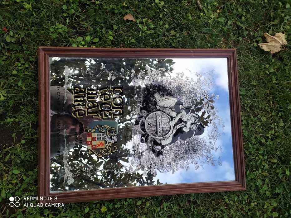 Quadro publicitário espelhado