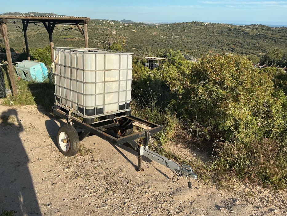 Reboque - transportar a água do poço